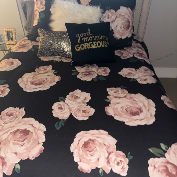 Pottery Barn Teen Black and Pink Floral Comforter and 2 euro shams - Picture 1 of 4